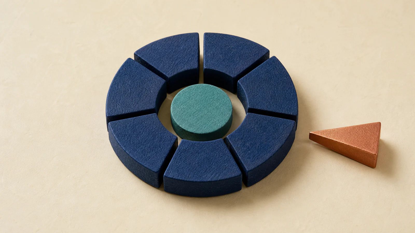 Sept sections bleu nuit forment une bouée autour du service essentiel, représenté par un cœur vert, et le protègent d’un choc extérieur.